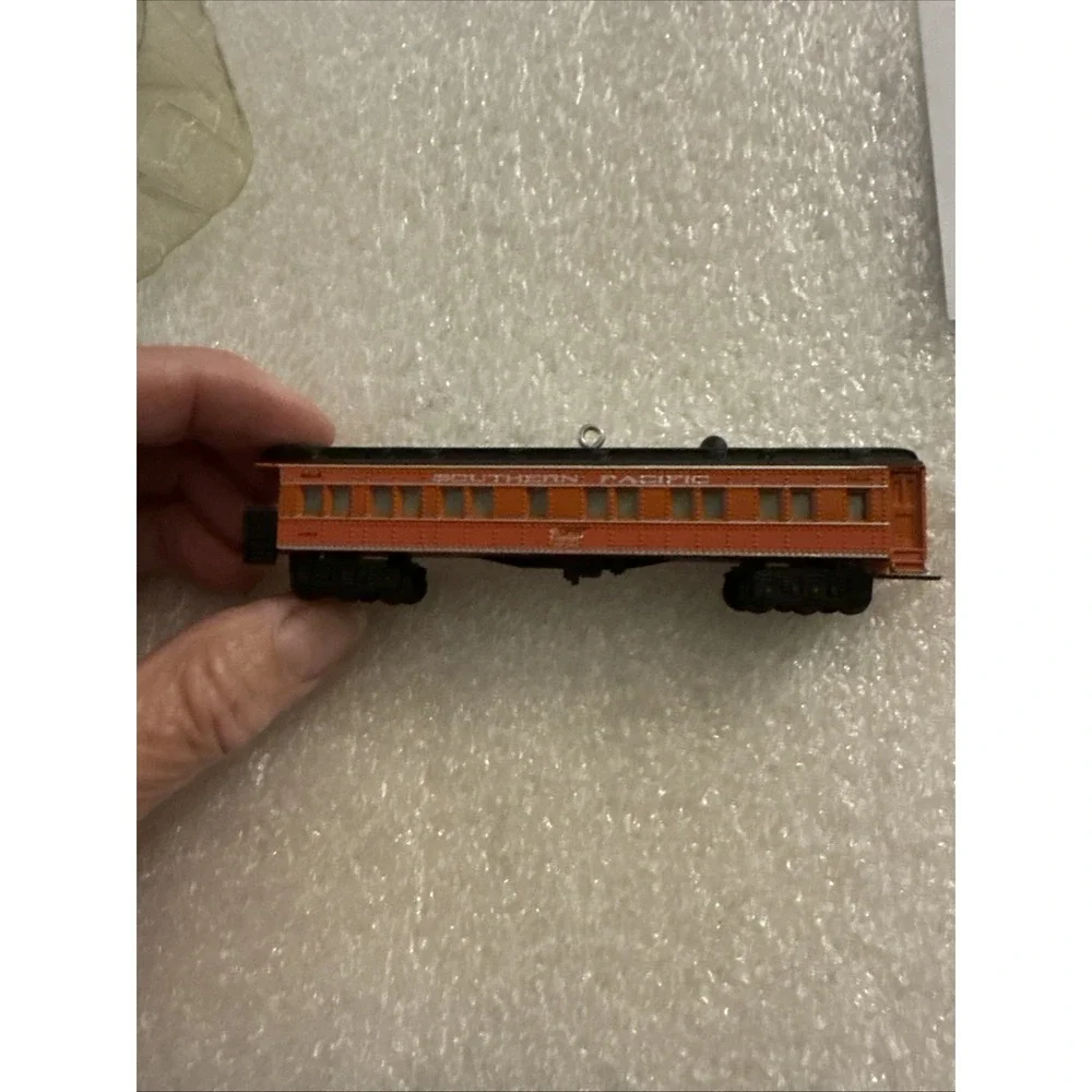 Hallmark Keepsake Lionel Daylight Observation Car Ornament 2003 Pre Owned